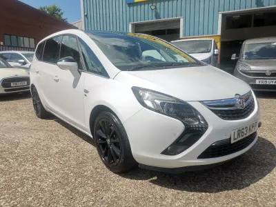Used Vauxhall Zafira Elite 148 HP (108 kW) 2013 White MPV
