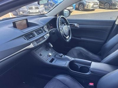 Lexus CT200h