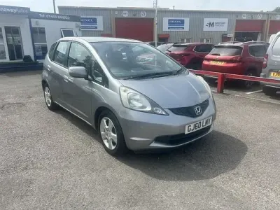 Used Honda Jazz ES 100 HP (73 kW) 2010 Silver Hatchback