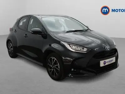 Begagnad Toyota Yaris Hybrid Design 116 HK (85 kW) 2026 Halvkombi