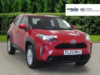 Used Toyota Yaris Hybrid 2023 Red Estate