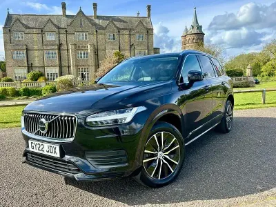 Usado Volvo XC90 Momentum 235 HP (172 kW) 2022 Preto SUV