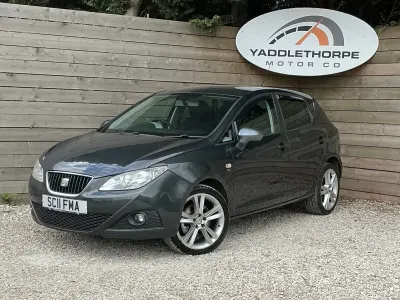 Usado Seat Ibiza Sport 105 HP (77 kW) 2011 Cinzento Citadino