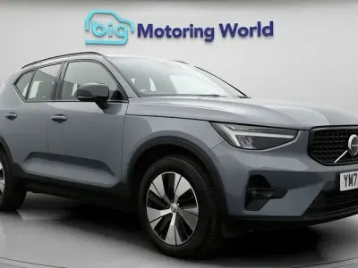 Usado Volvo XC40 Plus 211 HP (155 kW) 2023 Cinzento SUV