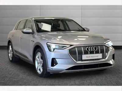 Usado Audi e-tron Advanced 230 kW (313 HP) 2022 Prateado SUV