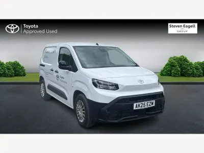 Used Toyota Proace 50 kW (68 HP) 2025 White MPV