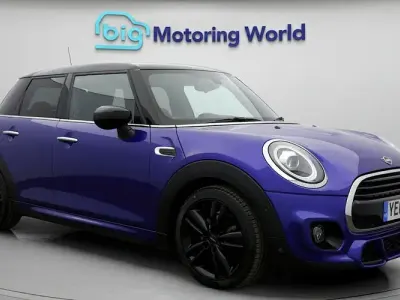 Używany Mini Cooper Hatch 136 KM (100 kW) 2019 Niebieski Hatchback