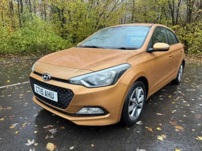 Used Hyundai i20 SE 100 HP (73 kW) 2015 Orange Hatchback