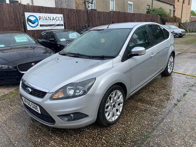 Usado Ford Focus Zetec 123 HP (90 kW) 2010 Prateado Citadino
