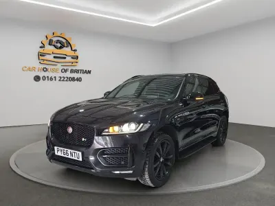 Usado Jaguar F-Pace R-Sport 180 HP (132 kW) 2016 Preto SUV