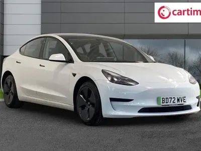 Używany Tesla Model 3 RWD 208 kW (283 KM) 2022 Biały Sedan/Limuzyna