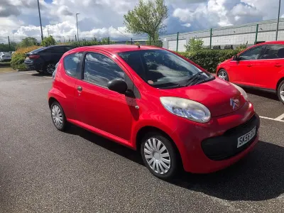 Usado Citroën C1 68 CV (50 kW) 2006 Rojo Utilitario