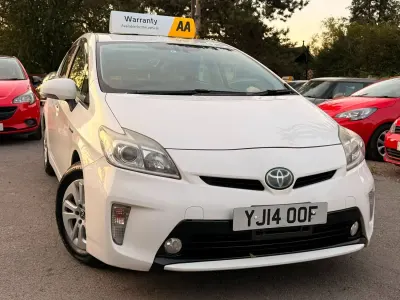 Used Toyota Prius 140 HP (102 kW) 2023 White Hatchback