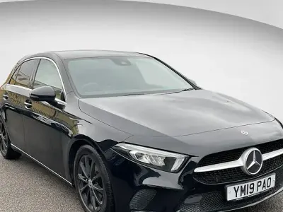 Usado Mercedes A180 116 CV (85 kW) 2019 Negro Utilitario