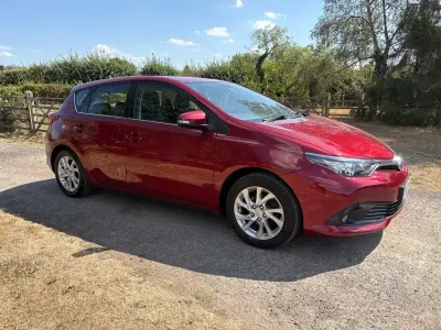 Used Toyota Auris Business Edition 116 HP (85 kW) 2017 Red Hatchback