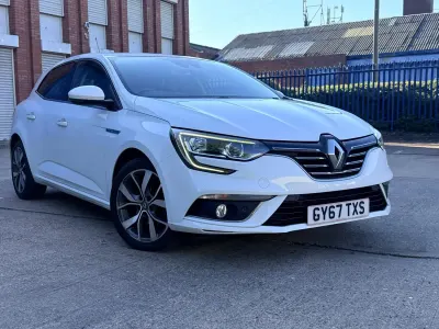 Used Renault Mégane Dynamique 2017 White Hatchback