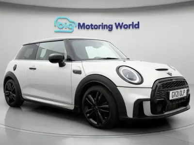 Usado Mini Cooper S Hatch 178 CV (130 kW) 2021 Plateado Utilitario
