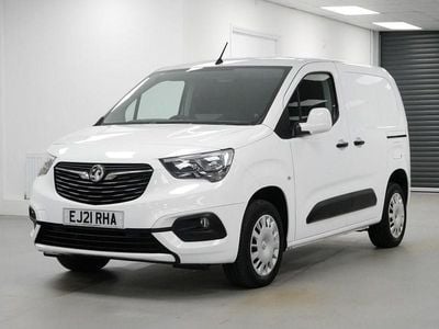 Second-hand Vauxhall Combo Sportive 100 CP (73 kW) 2021 Alb Monovolum