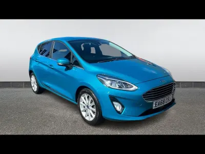 Begagnad Ford Fiesta Titanium 2018 Blå Halvkombi