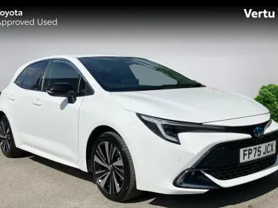 Used Toyota Corolla Design 140 HP (102 kW) 2025 Pure white (solid paint) Hatchback