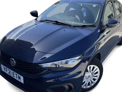 Begagnad Fiat Tipo Easy 95 HK (69 kW) 2021 Blå Halvkombi