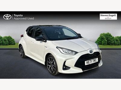 Used Toyota Yaris Hybrid 116 HP (85 kW) 2021 White/black Hatchback