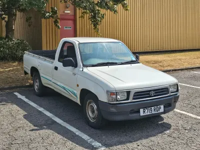 Used Toyota HiLux 97 HP (71 kW) 1998 White Pickup