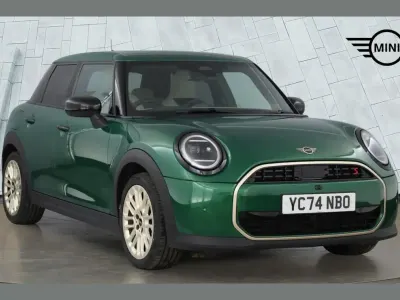 Used Mini Cooper Exclusive 200 HP (147 kW) 2024 Green Hatchback