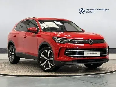 Begagnad VW Tiguan Elegance 150 HK (110 kW) 2024 Röd SUV