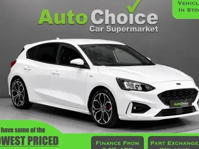Used Ford Focus ST-Line X 125 HP (91 kW) 2018 White Hatchback