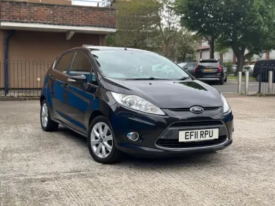 Używany Ford Fiesta Zetec 96 KM (70 kW) 2011 Czarny Hatchback