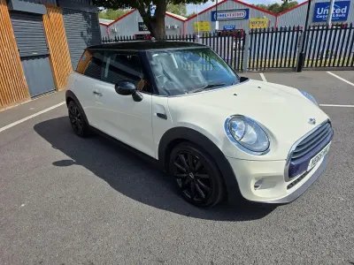 Używany Mini Cooper Hatch 136 KM (100 kW) 2015 Biały Hatchback