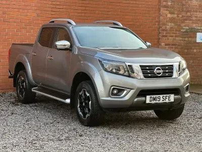 Begagnad Nissan Navara Tekna 190 HK (139 kW) 2019 Grå Pickup