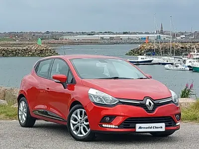 Used Renault Clio Dynamique 90 HP (66 kW) 2017 Red Hatchback