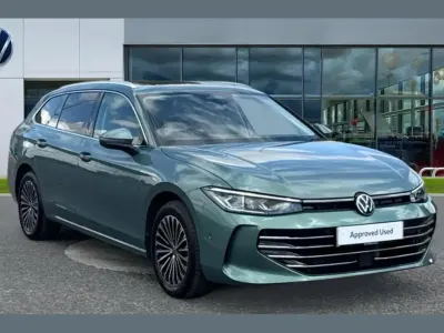 Used VW Passat Elegance 267 HP (196 kW) 2024 Green Estate