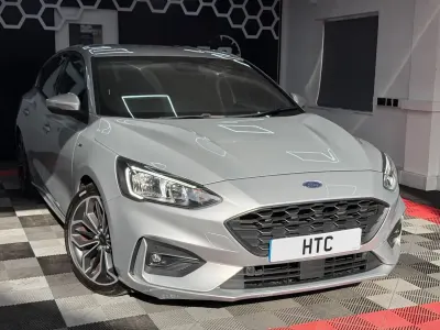 Usado Ford Focus ST-Line X 120 HP (88 kW) 2019 Prateado Citadino