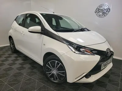 Used Toyota Aygo X-play 69 HP (50 kW) 2016 White Hatchback