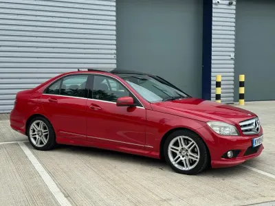 Käytetty Mercedes C320 224 HP (164 kW) 2009 Punainen Sedan