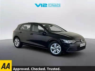 Second-hand VW Golf VIII Life 110 CP (80 kW) 2022 Negru Hatchback