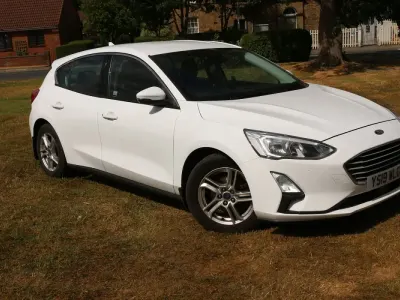 Used Ford Focus Zetec 125 HP (91 kW) 2019 White Hatchback
