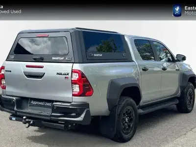 Usado Toyota HiLux Sport 201 CV (147 kW) 2025 Plateado Pickup/Camioneta