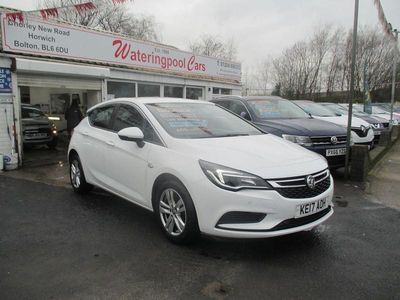 Used Vauxhall Astra Design Edition 105 HP (77 kW) 2017 White Hatchback