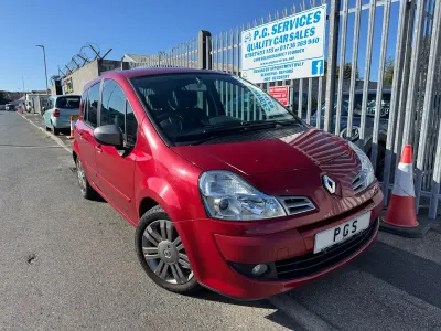 Usado Renault Grand Modus Dynamique 88 CV (64 kW) 2011 Rojo Monovolumen