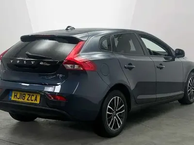 Usado Volvo V40 Momentum 121 CV (88 kW) 2018 Azul Utilitario