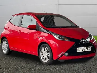 Used Toyota Aygo x-press 69 HP (50 kW) 2016 Red Hatchback
