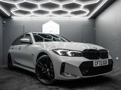 Begagnad BMW 330e M Sport 2023 Grå Kombi