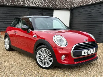 Usado Mini Cooper Hatch 136 CV (100 kW) 2017 Rojo Utilitario