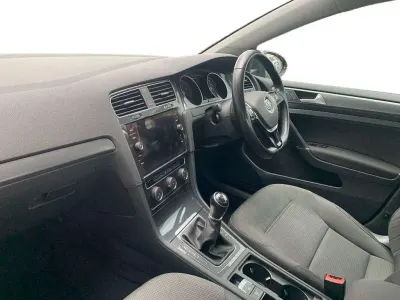 Begagnad VW Golf VII SE 125 HK (91 kW) 2017 Grå Halvkombi