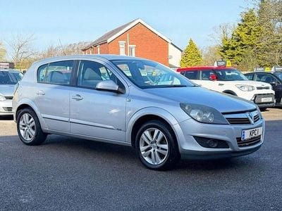 Used Vauxhall Astra 115 HP (84 kW) 2010 Silver Hatchback