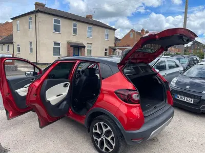 Used Renault Captur Signature 90 HP (66 kW) 2017 Red/black SUV